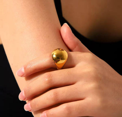 Statement balloon Ring