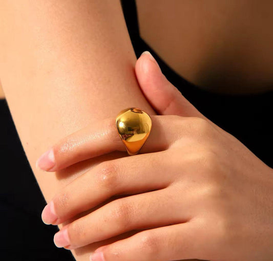 Statement balloon Ring